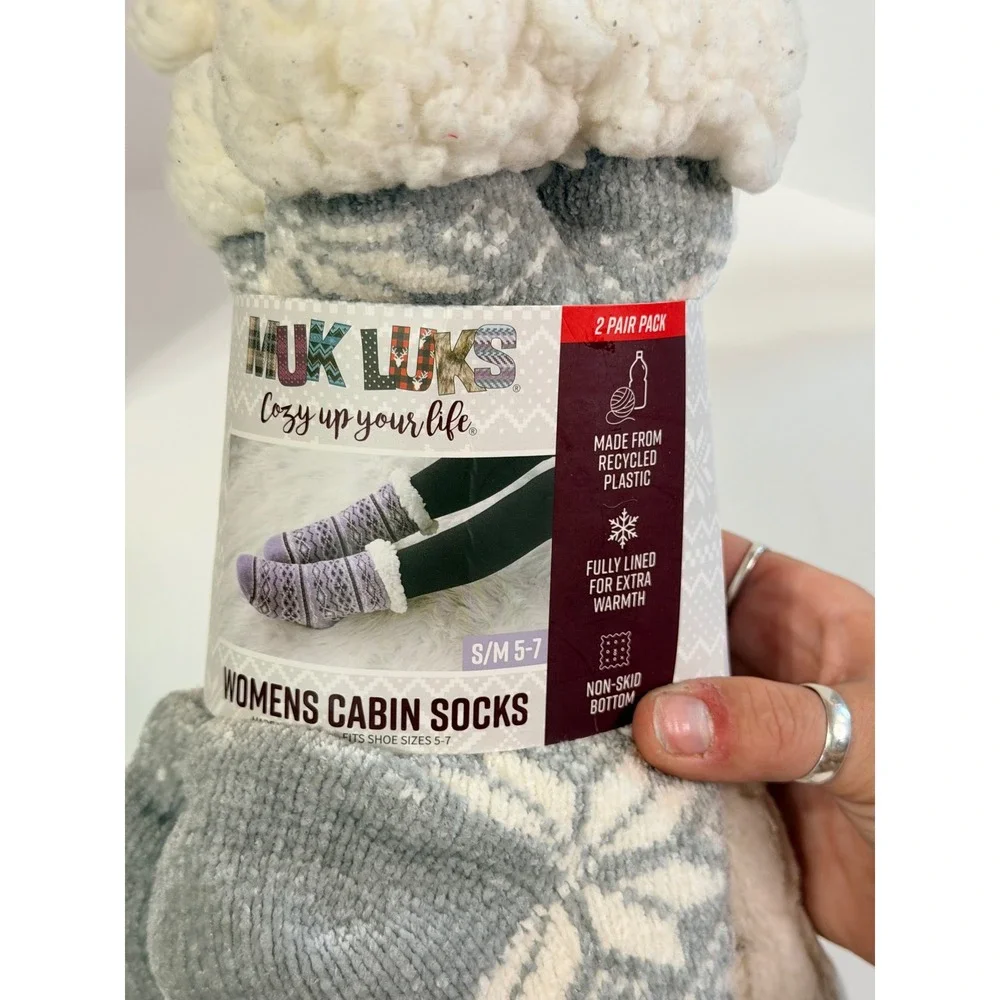 Muk Luks Womens Cabin Socks 2 Pr Pack Gray Snowflake Cream S/M 5-7 Non-Skid NEW